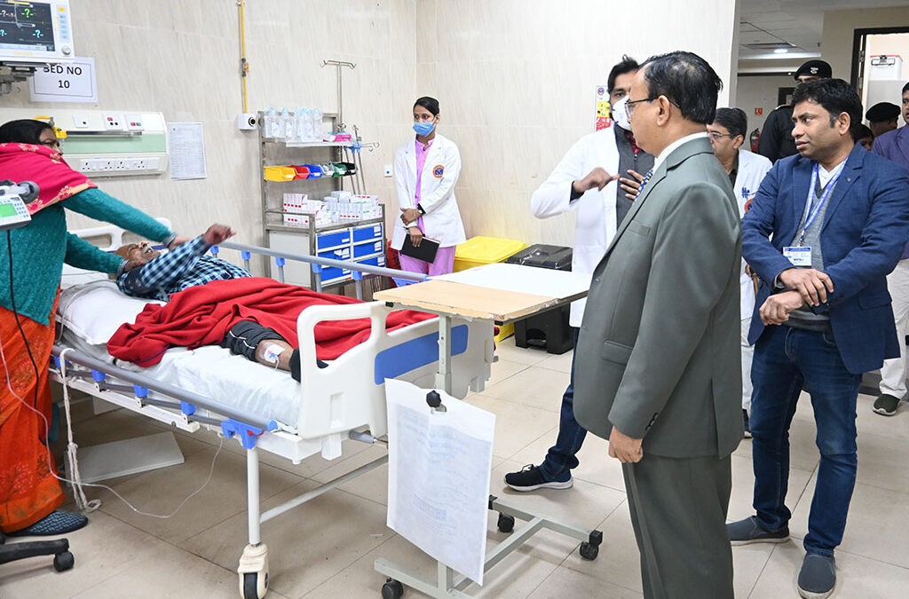 Executive Director Sir took rounds of the Trauma and Emergency Ward and also inspected the ongoing construction of the Trauma OT.