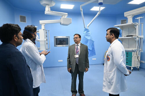Executive Director Sir took rounds of the Trauma and Emergency Ward and also inspected the ongoing construction of the Trauma OT-3