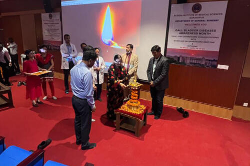 Laparoscopic-Cholecystectomy-Hands-4